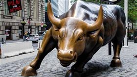 ▲投資人對美國政府公債的無風險地位產生質疑，特別是百年期零息美債計劃備受關注。施羅德建議投資人可考慮歐洲與英國等成熟市場，以降低市場波動風險。（示意圖／PIXABAY）