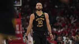 ▲勇士球星柯瑞（Stephen Curry），因左腿筋拉傷，西區次輪至少缺陣到G4。（圖／美聯社／達志影像）