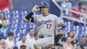 ▲大谷翔平敲出三壘安打開啟道奇攻勢。（圖／美聯社／達志影像）