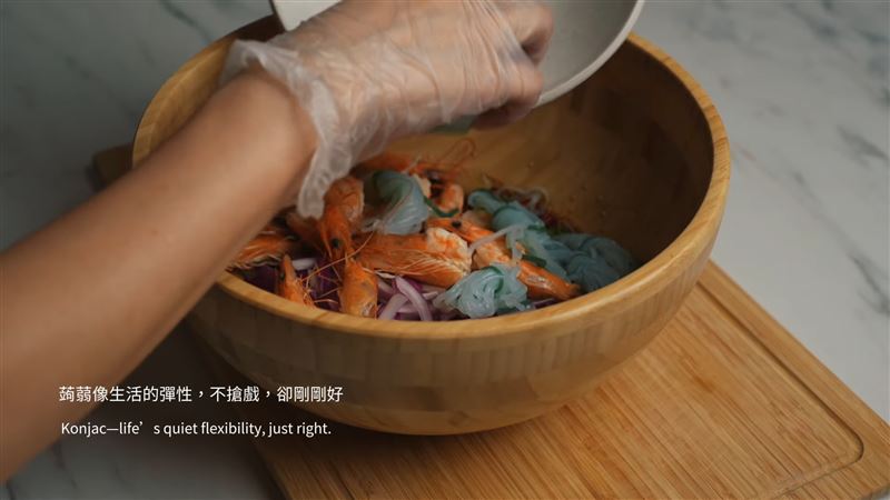 家寧兩週更新2段新片,風格與以往差很多。(圖/翻攝自YT)