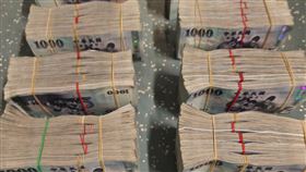 台鐵,中洲站,警察,現金,乘客,提袋,越南籍,旅客,鐵路,鈔票磚,區間車▲圖片描述。（圖／翻攝畫面）