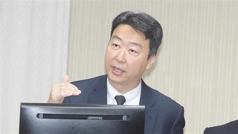交通部長陳世凱為嘉義輕軌工程款再次致歉。(圖/中央社)