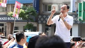 國民黨主席朱立倫批賴政府像希特勒，引發議論。（圖／翻攝自朱立倫臉書）