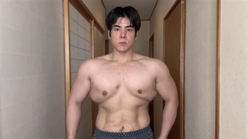 網紅Ruibosu近日公開自己體重回升破90公斤,不過外型卻更加健美,讓許多網友驚呼。(圖/翻攝自Ruibosu YouTube)