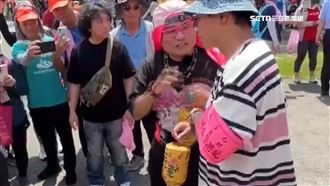 瘋追白沙媽　人潮見許效舜、威廉、任賢齊