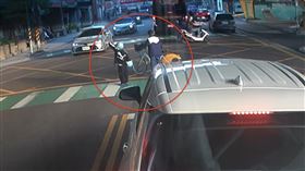 小學生,斑馬線,過馬路,Cheap(圖／翻攝自Cheap 臉書)
