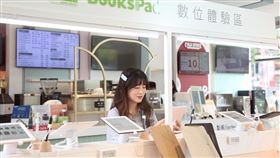 全台首家數位體驗店，從買咖啡到發現一本好書，閱讀與生活無縫結合。（圖／博客來提供） 