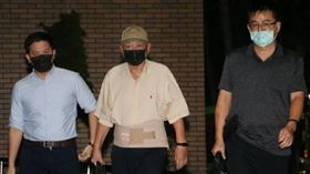 ▲鼎越開發前董事長朱亞虎8日以證人身分出庭，面對柯文哲等8組人的交叉詰問。（圖／CTWANT）