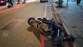 騎士遇上鬼切三寶，不幸在意外中喪命。（圖／翻攝畫面）