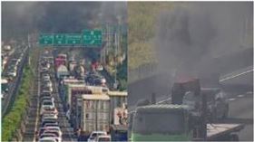高雄,車道,濃煙,火勢,視線,消防,岡山,燕巢,火燒車,國道一號▲圖片描述。（圖／翻攝畫面）