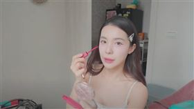 李多慧拍攝影片記錄生活。（圖／翻攝自Youtube）