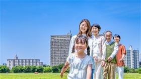 ▲南山人壽月月發起「永續健康挑戰賽」，鼓勵大家用走路存健康、攜手做公益。（圖／南山人壽提供） 　