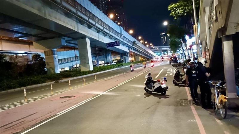 車禍事故發生後警方獲報到場處理。(圖/翻攝畫面)