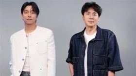 梁赫群（右）秀出致敬男神孔劉的仿拍照。（圖／翻攝自臉書）