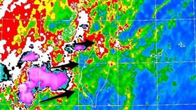 梅雨季第二波鋒面逐漸靠近台灣。（圖／翻攝自「觀氣象看天氣」臉書）