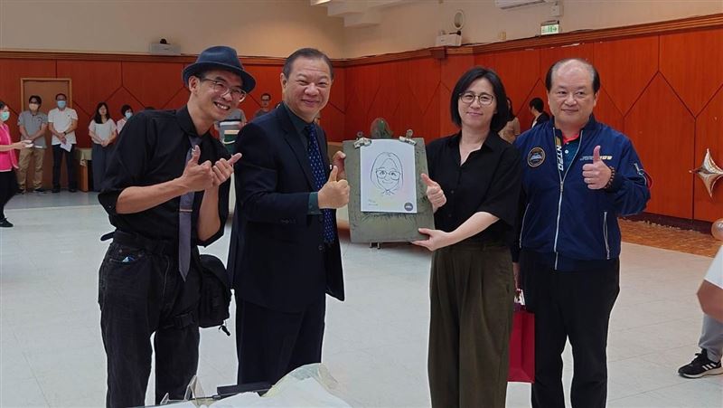 歡慶母親節　新北警局舉辦畫裡的母愛活動