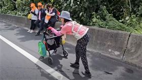 感動！70歲阿嬤「肌肉萎縮」推輪椅追媽祖