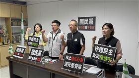 宜蘭綠營批國民黨令民主聖地蒙羞民進黨宜蘭縣黨部主委邱嘉進（左2）9日在記者會中表示，國民黨以支持人民行使罷免權的名義，試圖掩蓋違法事實，這不是單純民意展現，而是對民主制度的傷害，更是讓宜蘭這個民主聖地蒙羞，請國民黨為幽靈連署道歉。（民進黨宜蘭縣黨部提供）中央社記者沈如峰宜蘭縣傳真  114年5月9日