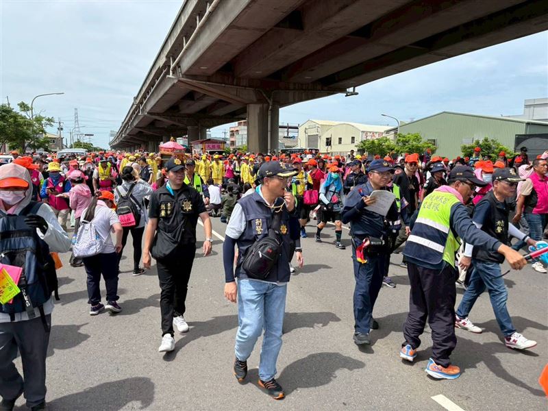 烏日警方出動166警民力交通疏導。(圖/翻攝畫面)