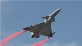 獅鷲vs殲10 泰中聯合演訓空中對抗（2）泰國空軍（RTAF）8月中旬將與中國在泰國東北部舉行10天的「鷹擊2022」（Falcon Strike 2022）聯合空中對抗演訓。圖為2018年中國的殲-10戰機。中央社記者陳亦偉攝 111年8月8日