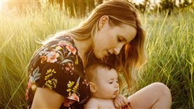 ▲金管會提醒母親們重視自身保險規劃，確保家庭穩定與未來保障。婦女保險針對女性特有疾病設計，提供更全面的健康保障。（示意圖／PIXABAY）