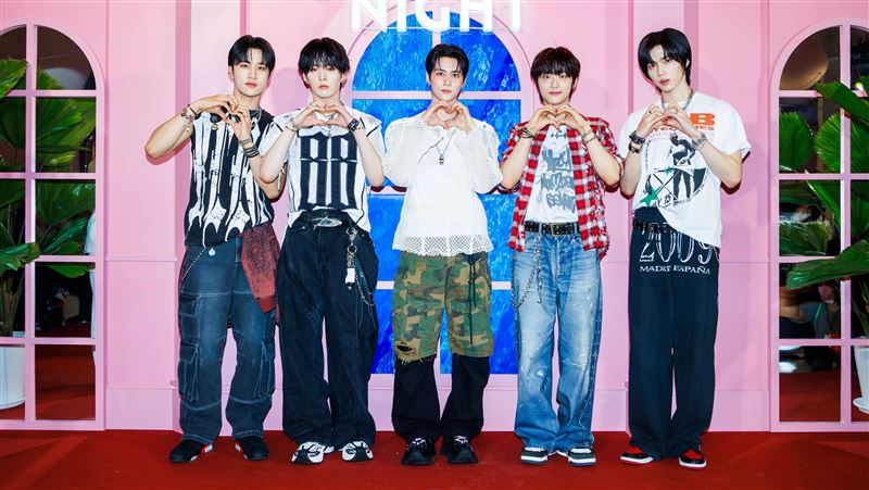 微風之夜登場　車銀優師弟LUN8亮相紅毯