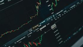 ▲市場靜待美中破冰關稅談判，台股周一開盤恐遭壓。（示意圖／PEXELS ）