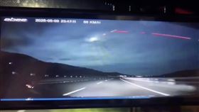 台東昨（9日）深夜就有民眾目擊「藍色光球」劃過夜空，是否與太空垃圾有關引熱議。（翻攝自facebook @台東大小事）