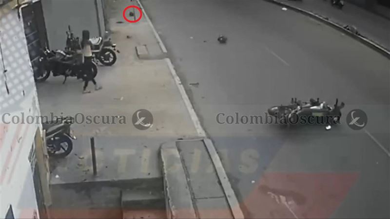 騎士遭電纜擊中斷頭亡！她親睹頭彈地滾動