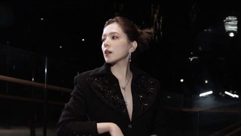 許瑋甯傳懷孕曝全身照　「護肚」擁抱幸運