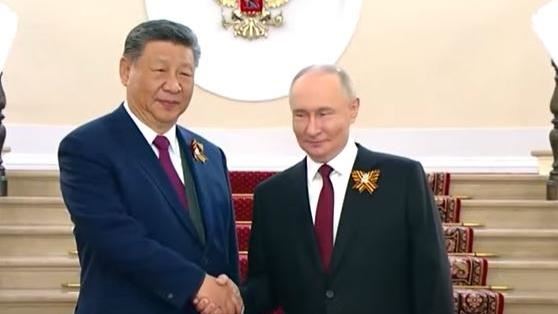 習近平健康亮紅燈？訪俄影片舉動怪異　陸百萬網紅揭疑點