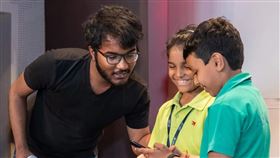 ▲巴努目前投入慈善事業，幫助孩童克服對數學的恐懼。（圖／翻攝自IG @fastesthumancalculator
）