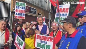 ▲新黨偕更生黨舉辦挺陸配大遊行，白狼張安樂到場聲援。（圖／記者楊忠翰攝影）