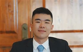 ▲23歲的Jeffy Yu是美國加密貨幣「Zerebro」的共同創辦人。（圖／翻攝自X）