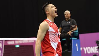 周天成演霸氣逆轉秀　闖進北極賽男單四強