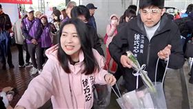 直擊徐巧芯夜晚麥克風掃街! 網友:她超怕