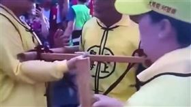 信徒搶扛轎「桿子竟斷2截」 拱天宮說話了