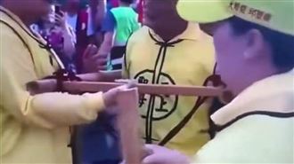 信徒搶扛轎「桿子竟斷2截」 拱天宮說話了