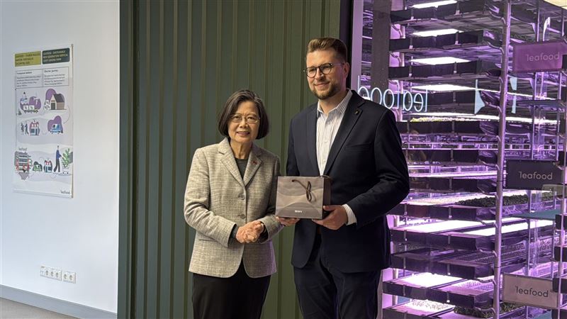 小英訪歐洲最大垂直農場　見證台立1成果