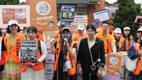 罷免徐欣瑩2階送件未達門檻罷免國民黨新竹縣立委徐欣瑩團隊10日到新竹縣選委會送交第2階段連署書，經統計共1萬9521份，未達2萬1527份門檻。中央社記者魯鋼駿攝 114年5月10日