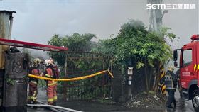 ▲新北市三重區五谷王南街的木材行發生火警。（圖／翻攝畫面）