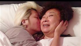 Makiyo曬出與Ma媽生前合照（圖／翻攝臉書）