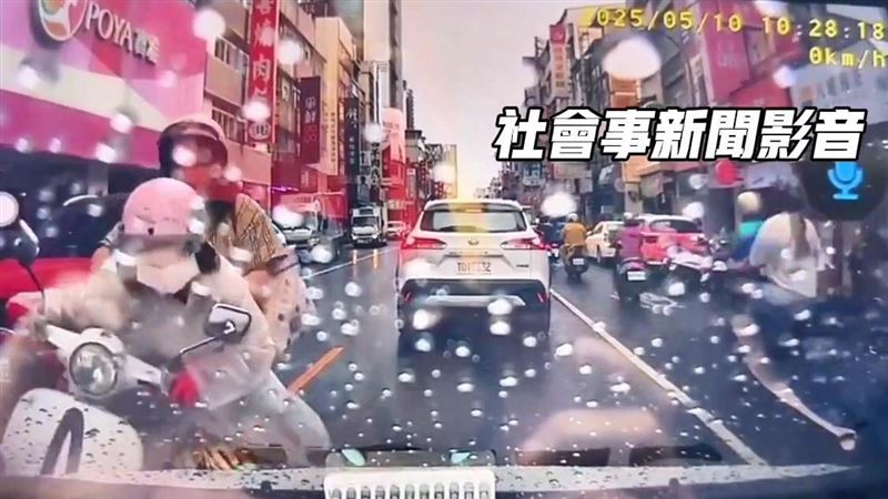 三寶發威！「鬼切」碰車頭竟分頭詭逃