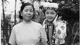 ▲鄧麗君在人間的最後聲音是媽媽，鄧媽媽生前傳達的7個字「母欲謝而女不待」逼哭億人。（圖／鄧麗君文教基金會提供） 