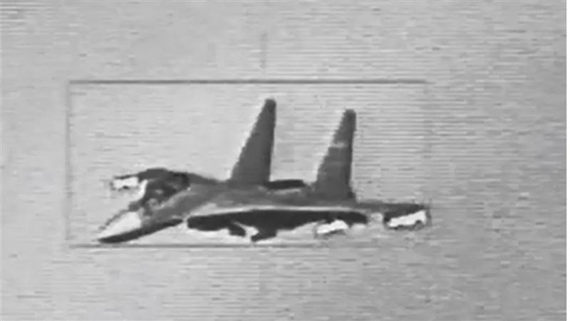 解放軍殲-16戰機畫面。(圖/國防部提供)