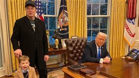 ▲白宮記者會,川普,馬斯克,馬斯克兒子（圖／翻攝自馬斯克X）

