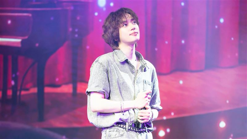 NIEL第一次獻給台灣　和粉絲近身貼緊緊