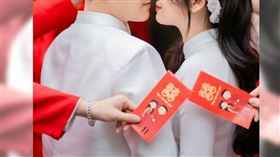 媳控公公「婚禮不出錢、紅包推責」網不挺