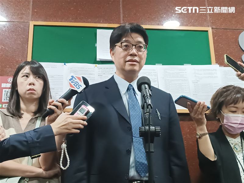 陸委會主委邱垂正今(12)日表示,並沒有富美宮來台申請宗教交流的申請案,相關機關正在積極查處。(圖/記者盧素梅攝影)