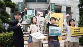  ▲時代力量、台灣綠黨、小民參政歐巴桑聯盟、台灣基進赴國民黨中央抗議。（圖／台灣綠黨提供）